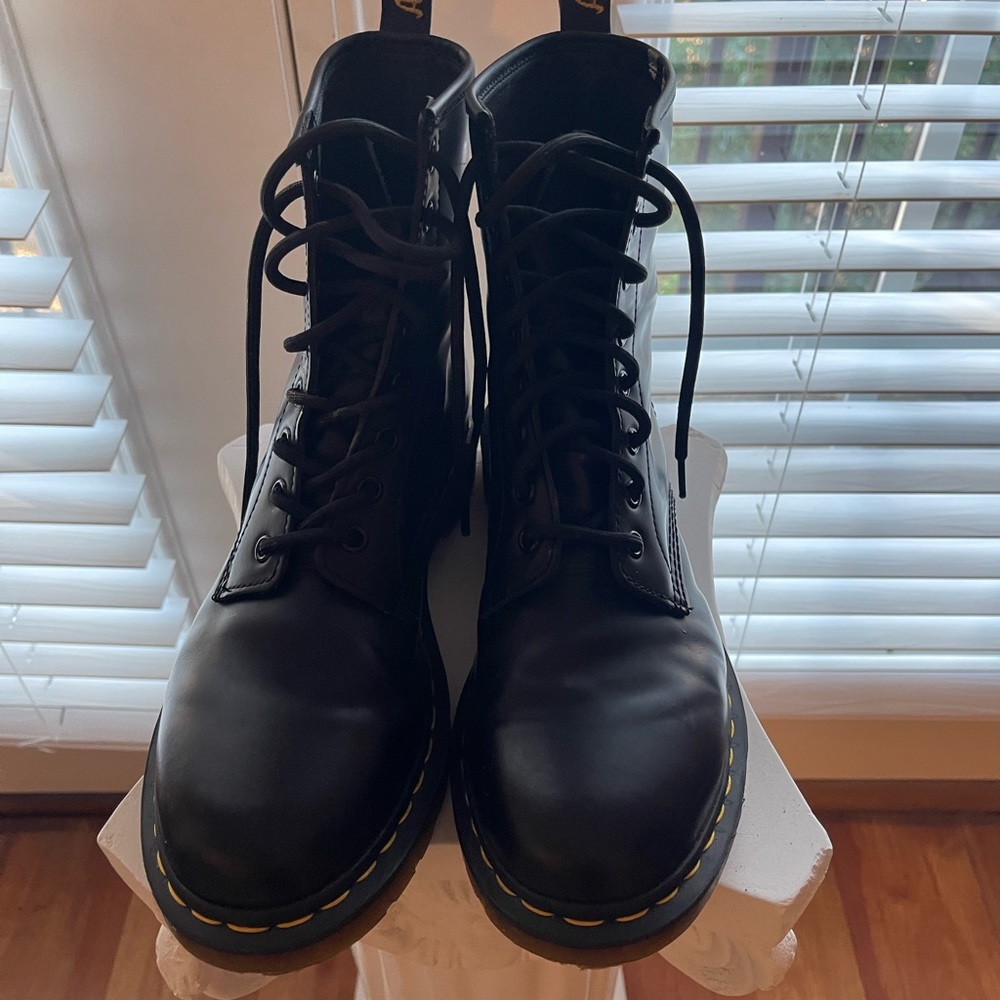 Dr.Marten 1460 Women’s Smooth Leather Lace Up Boots